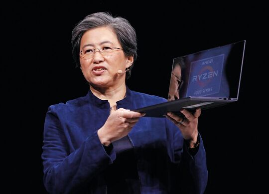 La Dra. Lisa Su, jefa de AMD, muestra el Lenovo Yoga Slim 7 con un procesador Ryzen 7-4800U en su keynote del CES. Tiene ocho núcleos de CPU, funciona a 16 hilos y ofrece una GPU Radeon Vega integrada.